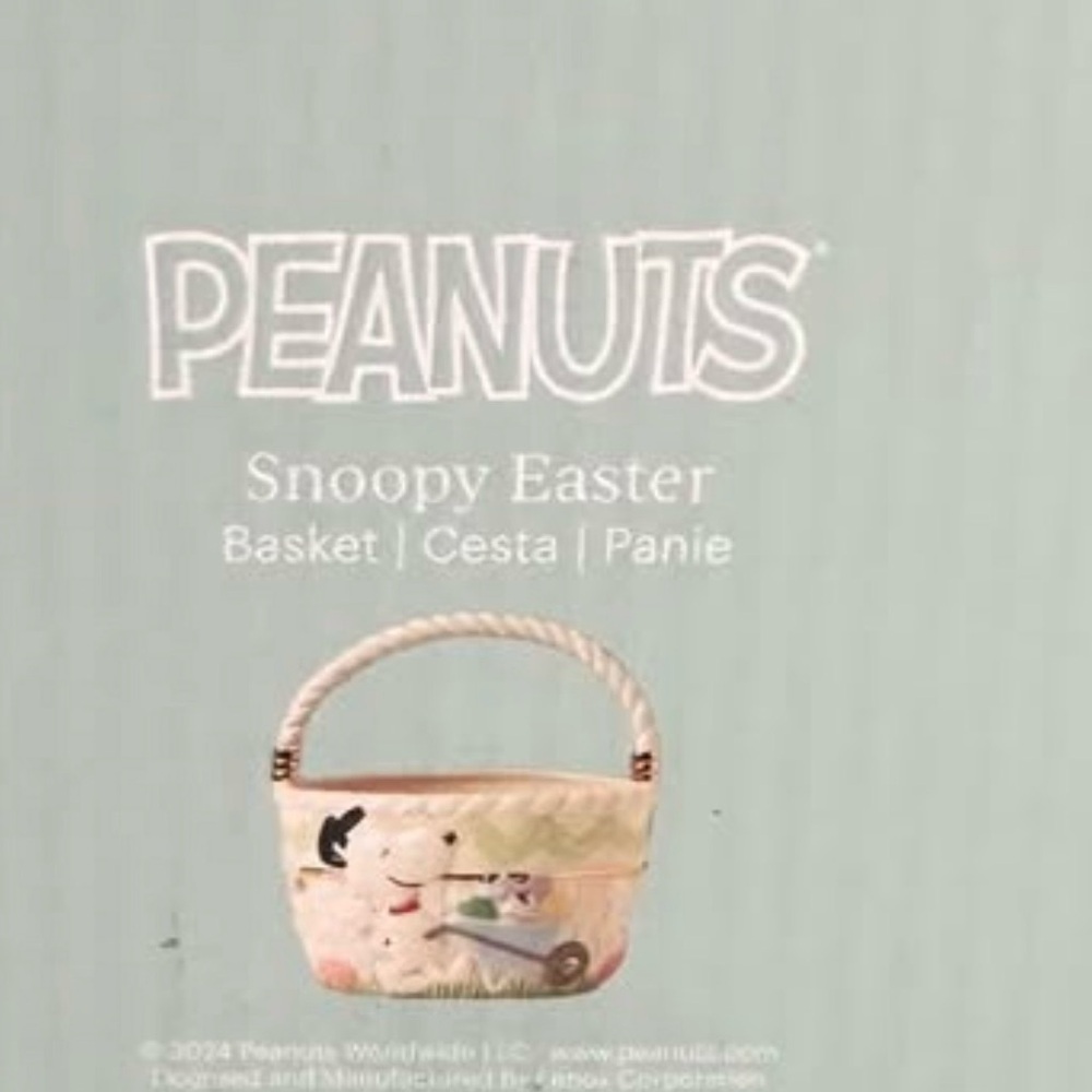 Peanuts Snoopy Easter basket  - Cream and Black